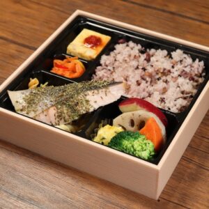 サーモンのハーブとヒマラヤピンク岩塩焼き